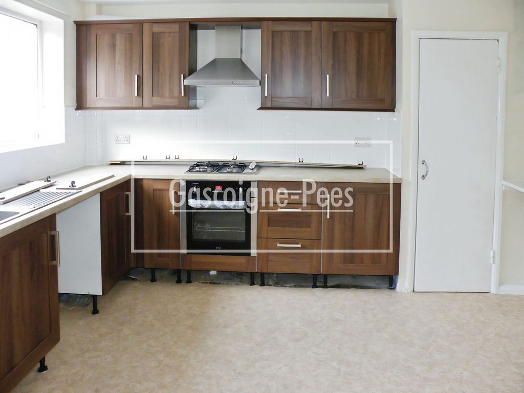 Property photo 2 of 7 Kitchen