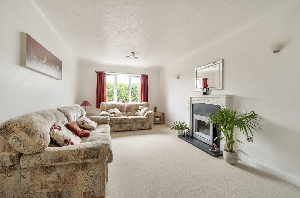 Property photo 3 of 23 Sitting Room