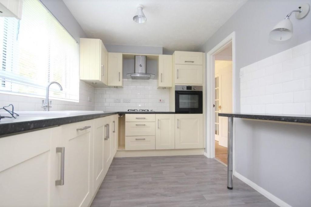 Property photo 3 of 15 Kitchen 1