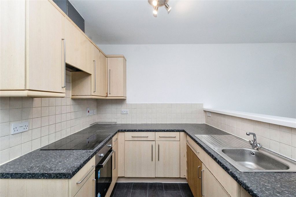 Property photo 2 of 11 Picture No. 14
