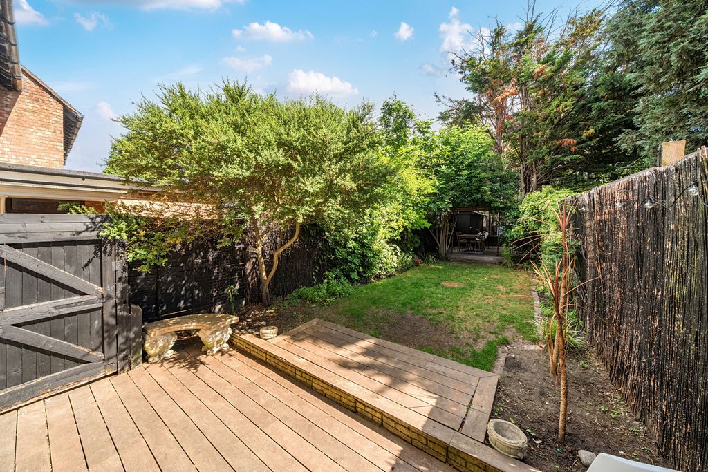 Property photo 3 of 18 Garden