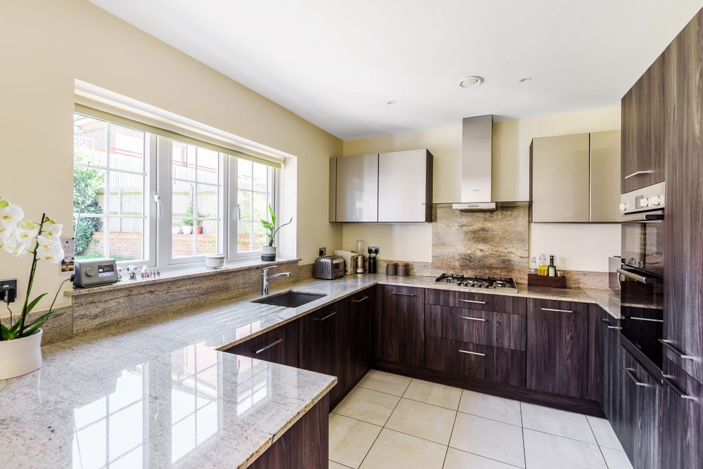 Property photo 2 of 16 Photo 02