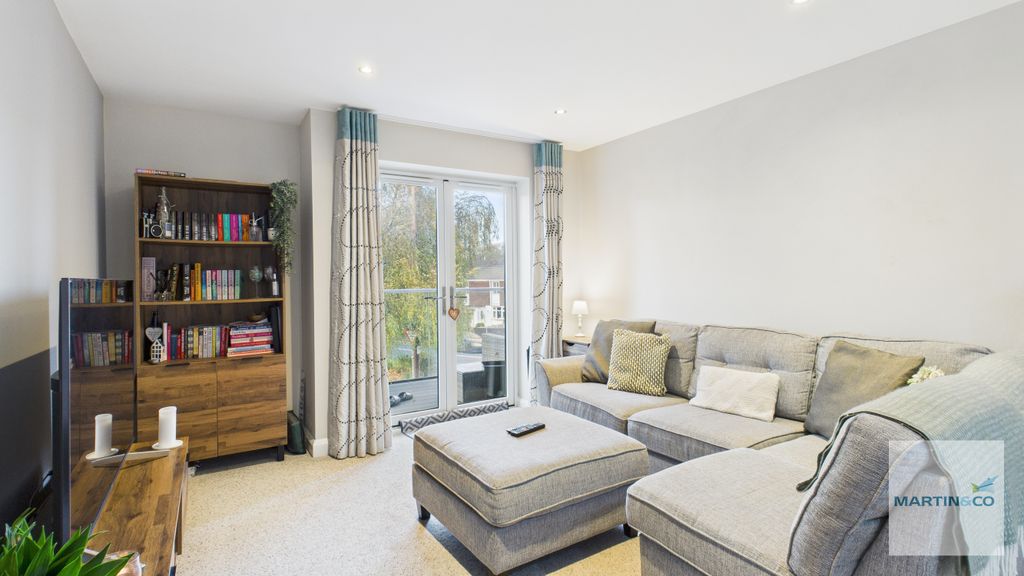 Property photo 3 of 8 Cam03663G0-Pr0210-Still001