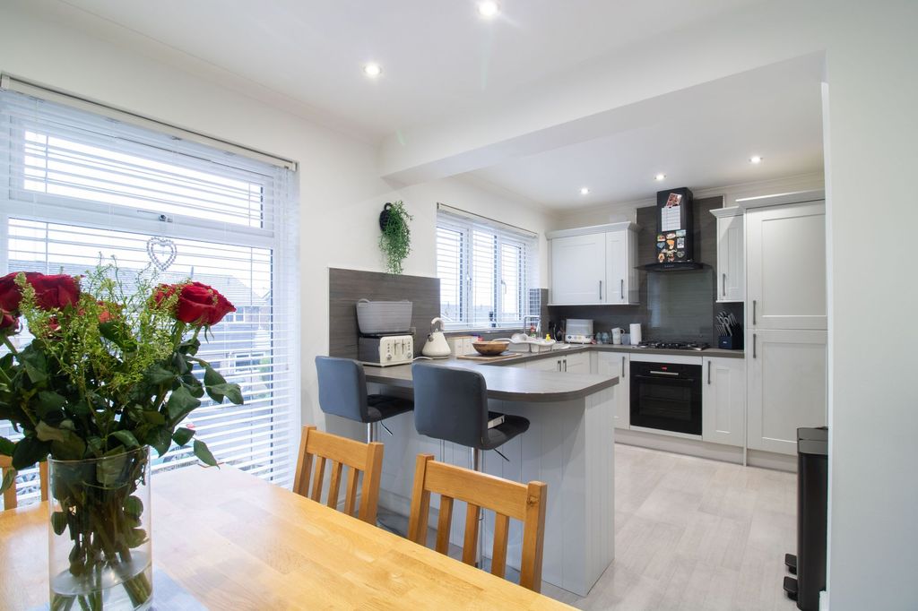 Property photo 1 of 25