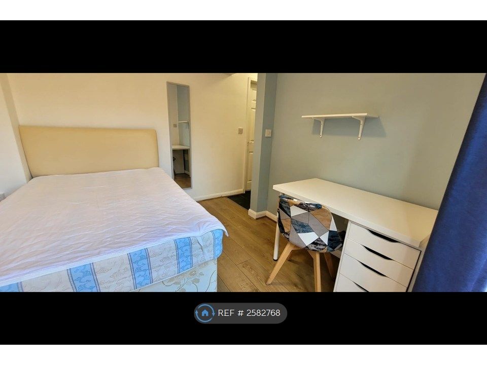 Property photo 2 of 8 En-Suite Room