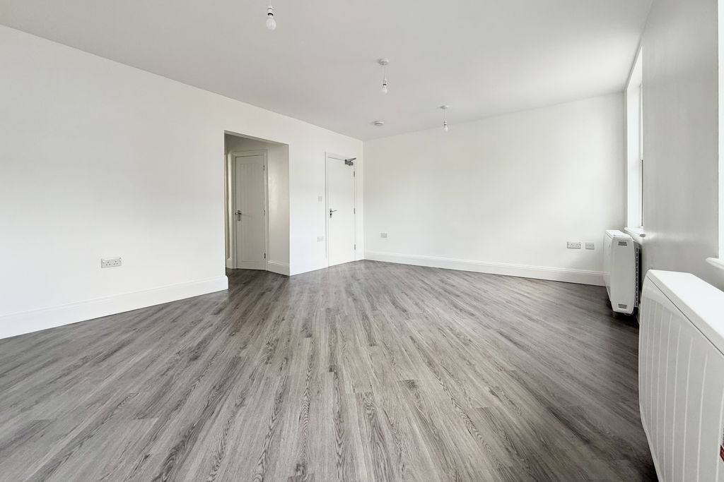 Property photo 3 of 10 3