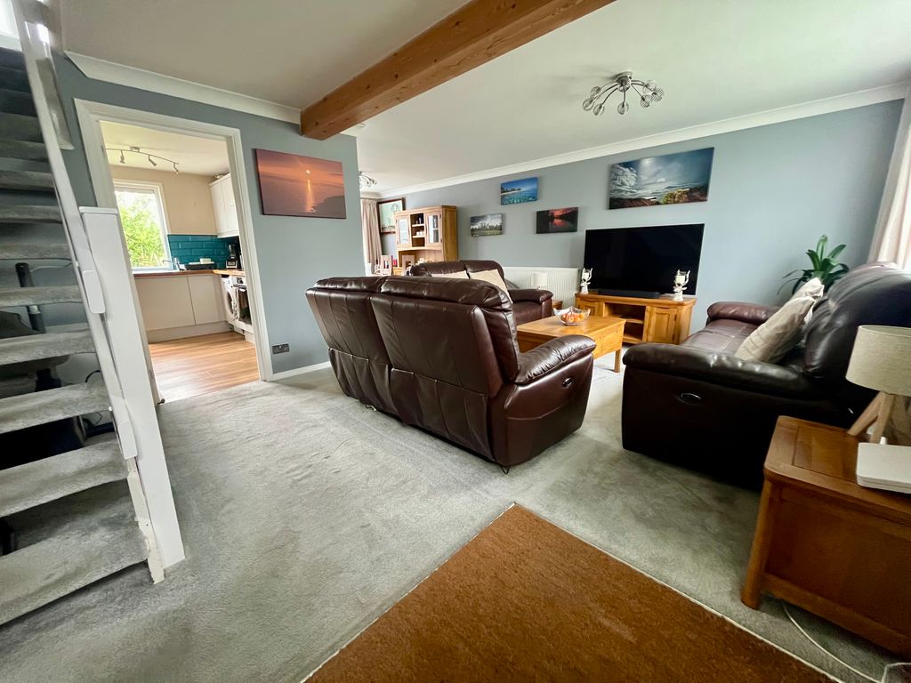 Property photo 3 of 21 Lounge