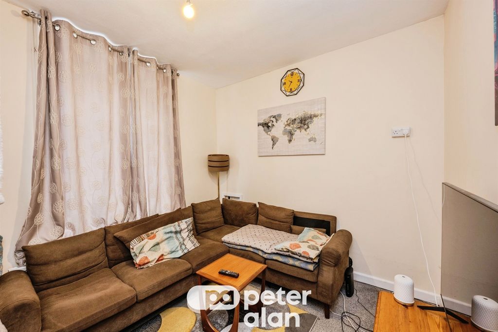 Property photo 3 of 12