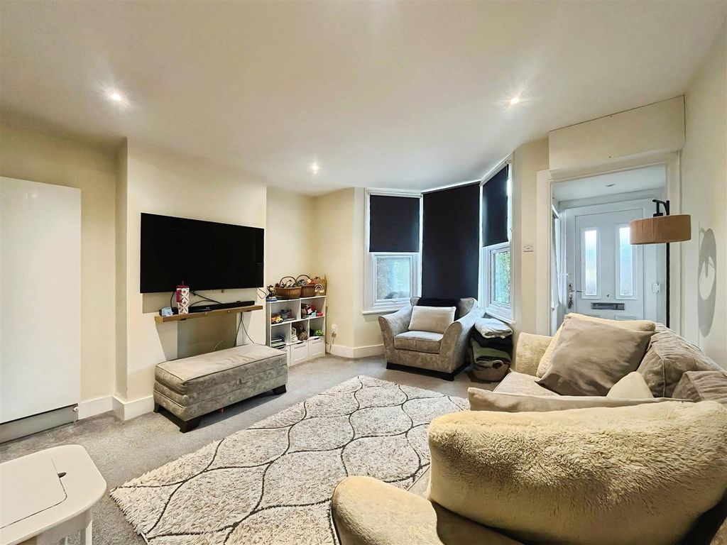 Property photo 3 of 11 Lounge 2.Jpeg