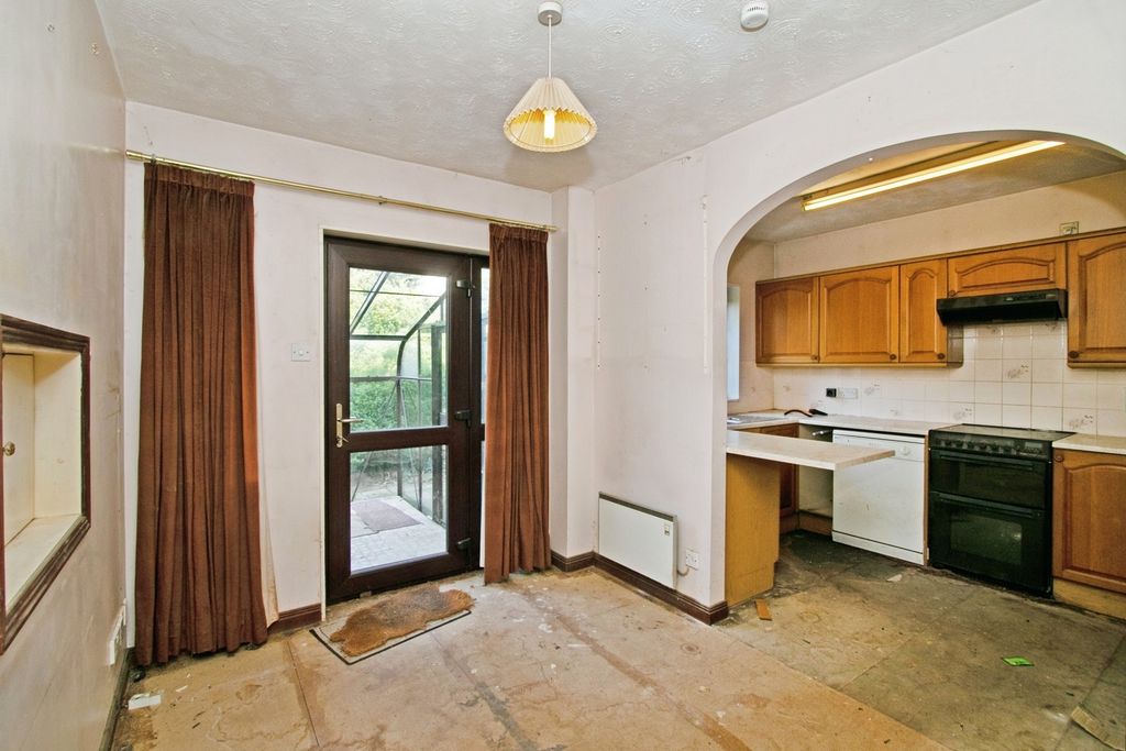 Property photo 2 of 17 Photo