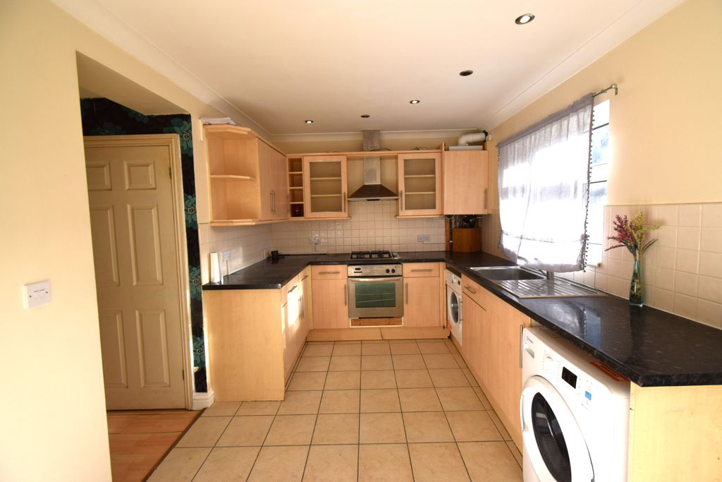 Property photo 3 of 7 Kitchen