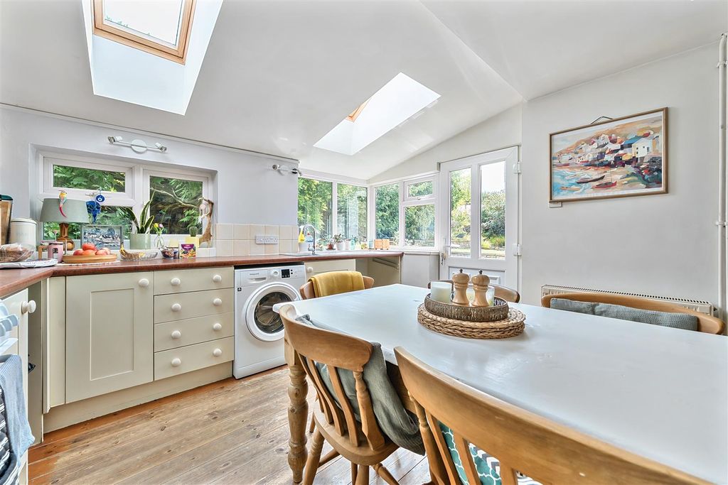 Property photo 3 of 18 Kitchen