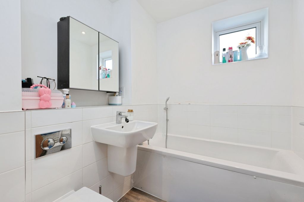 Additional image 14 of 2 bed flat for saleRidding Lane, Greenford UB6