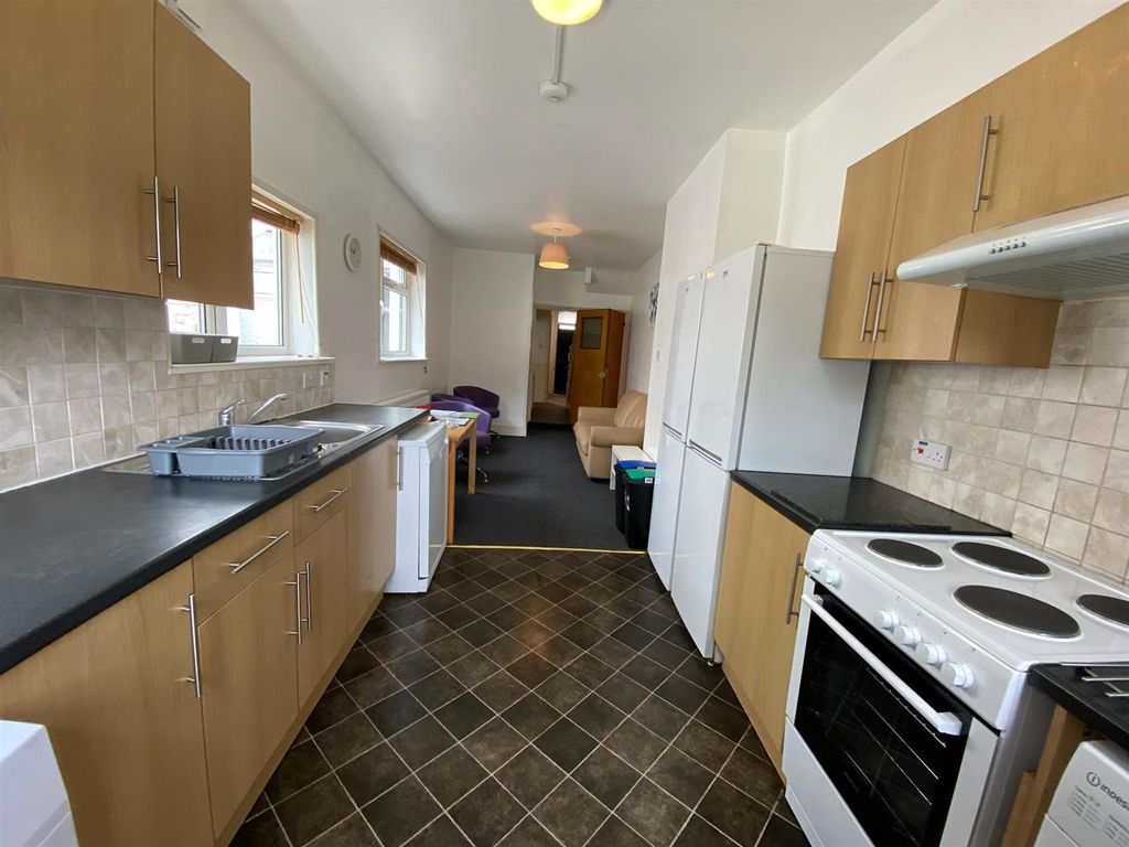 Property photo 3 of 22 28.Jpeg