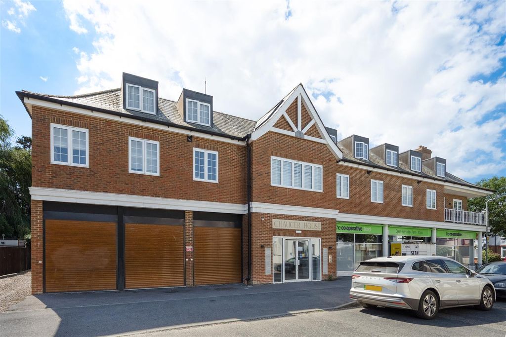 Property photo 1 of 18 Wheatley Road, Whitstable
