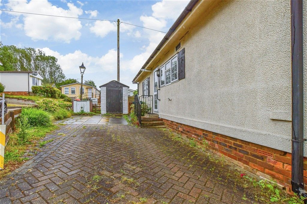 Property photo 2 of 3 Driveway/Parking