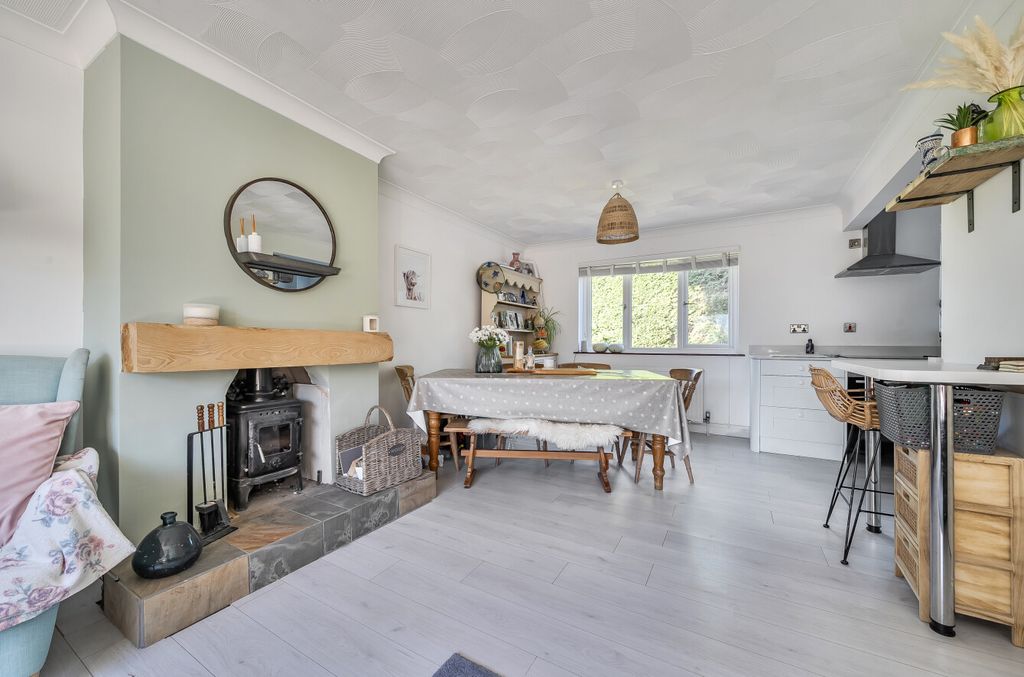 Property photo 3 of 10 Dining Area