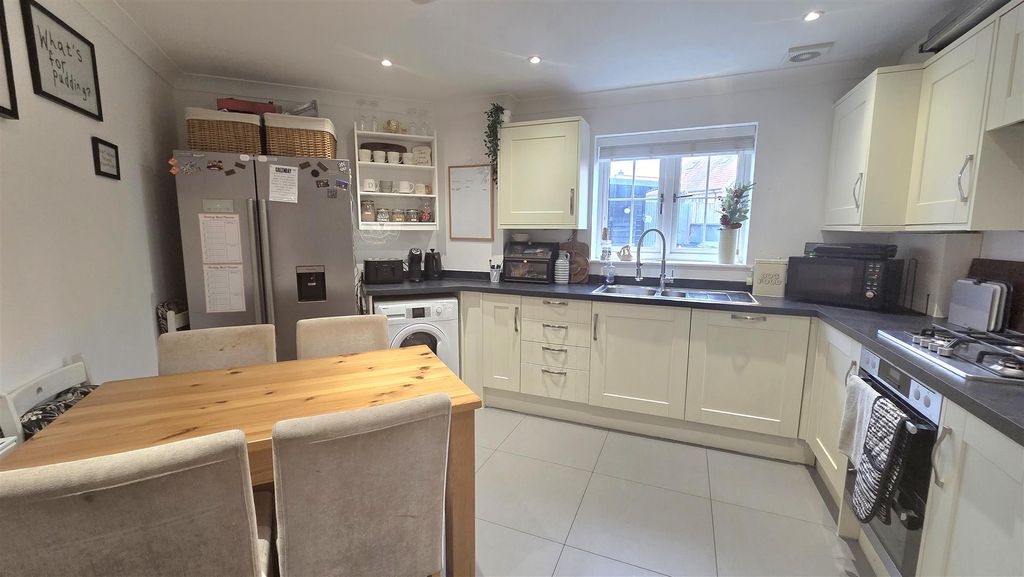 Property photo 2 of 21 Kitchen Diner