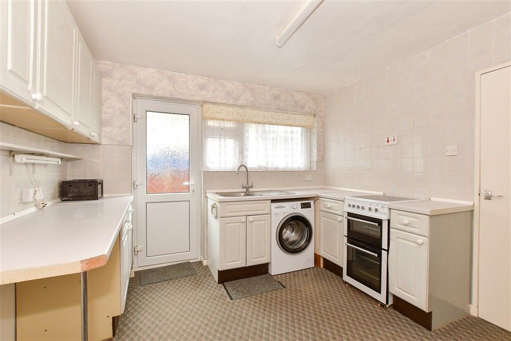 Property photo 2 of 9 Kitchen