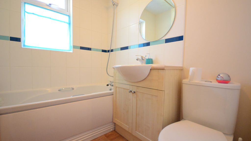 Property photo 3 of 6 Bathroom.Jpg