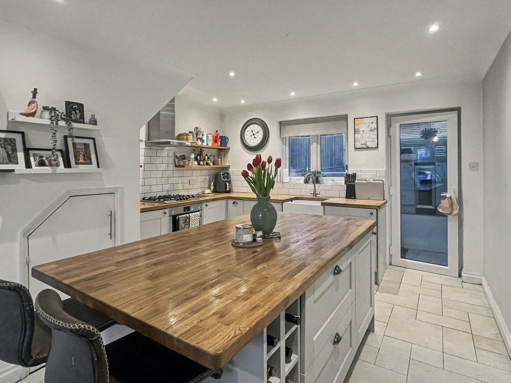 Property photo 3 of 13 Photo 4