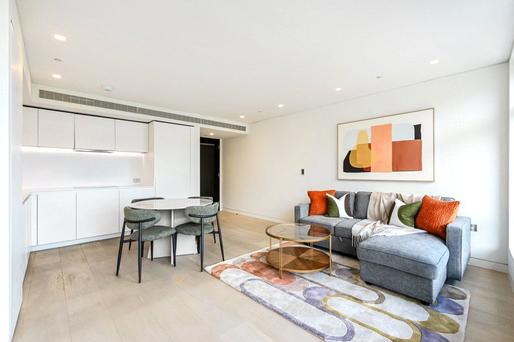 Property photo 3 of 8 Centre Point