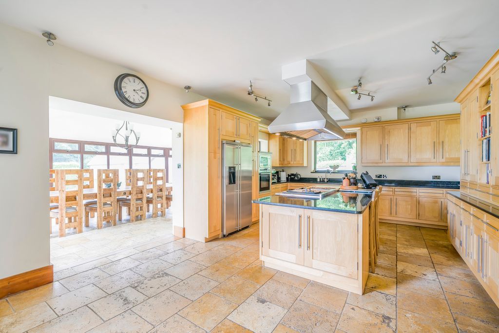 Property photo 3 of 13 Kitchen