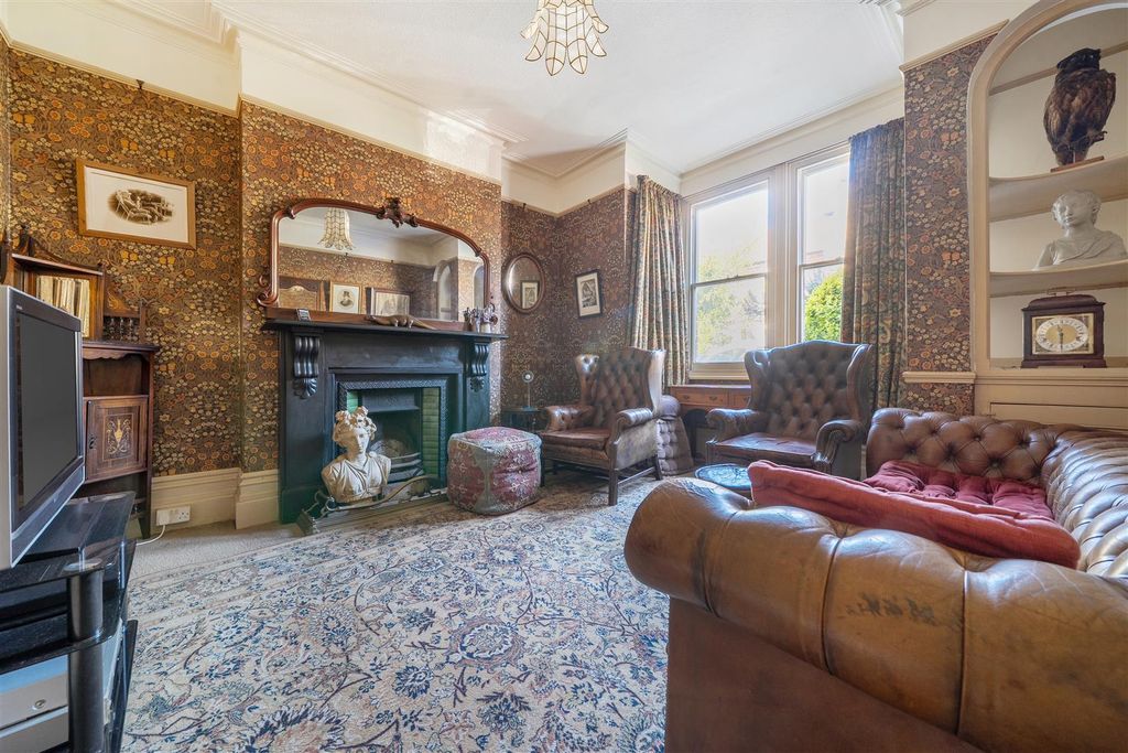 Property photo 2 of 13 Sitting Room H.Jpg