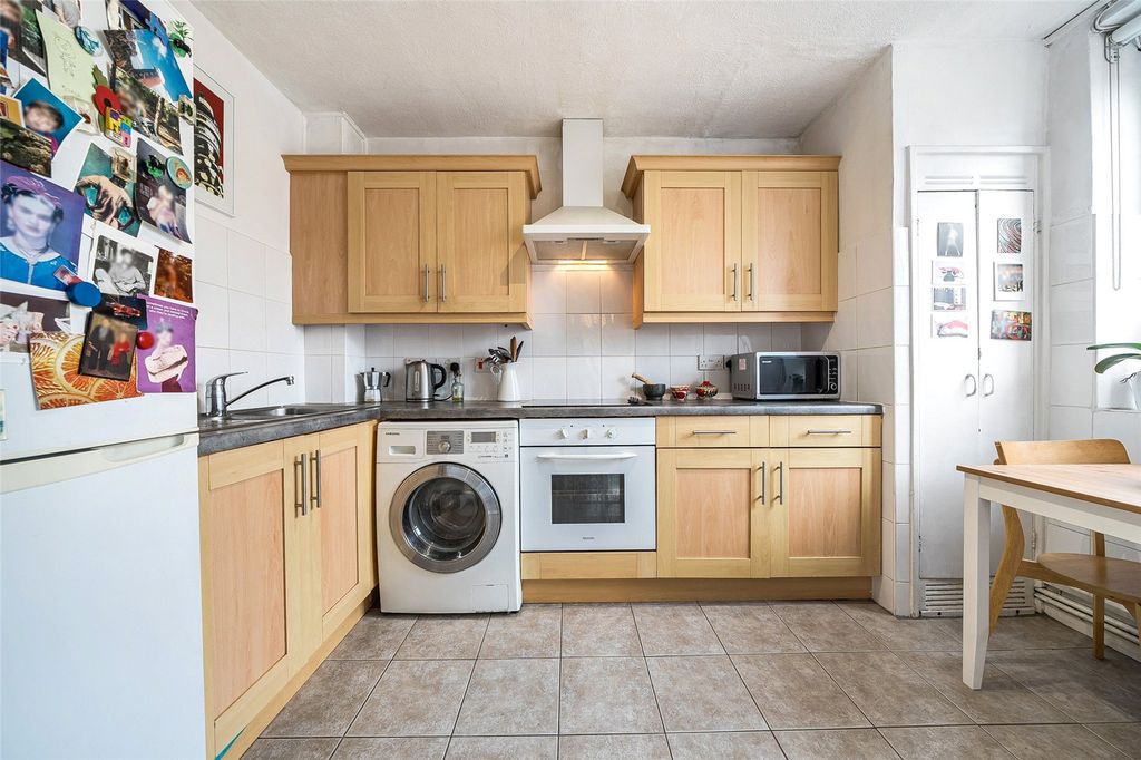 Property photo 2 of 15 Picture No. 12