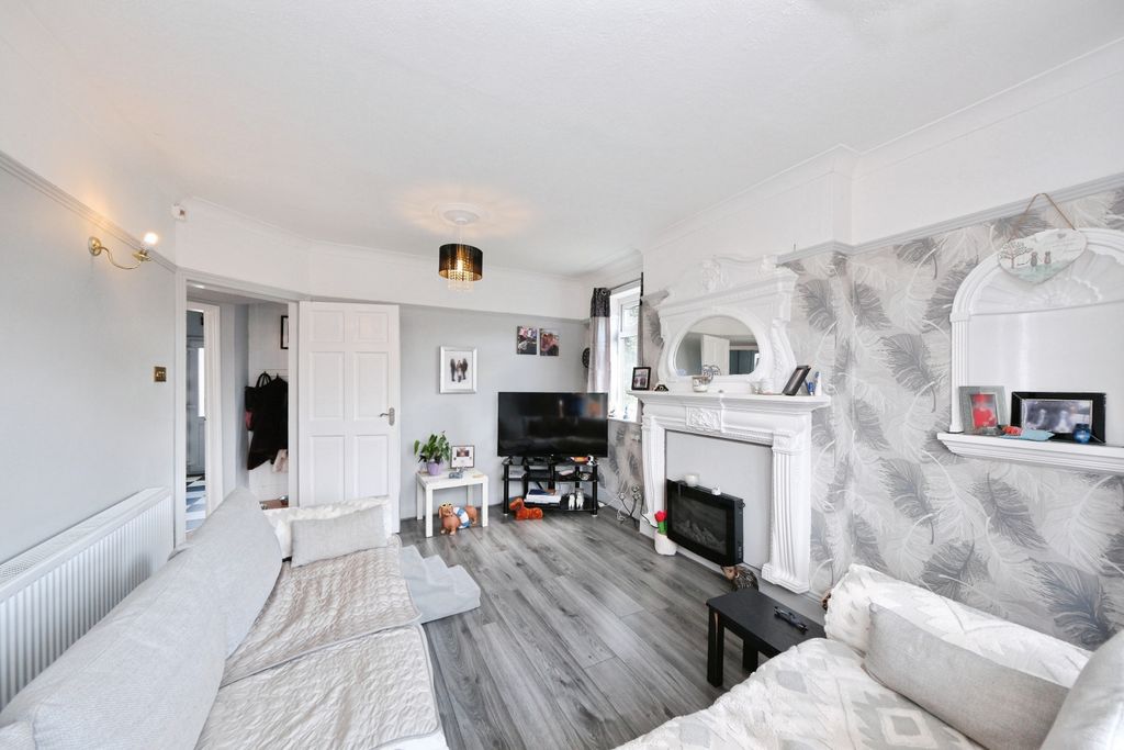 Property photo 3 of 19 Img_7353