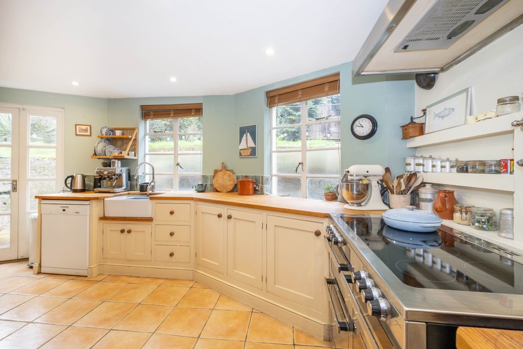 Property photo 2 of 13