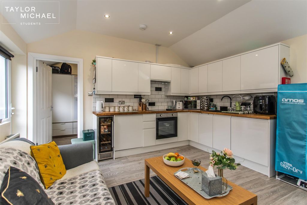 Property photo 2 of 11 Kitchen / Living Room