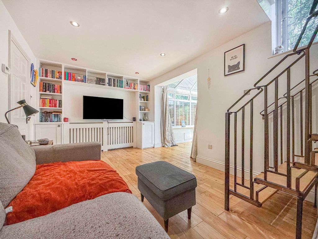 Property photo 3 of 11 5302094