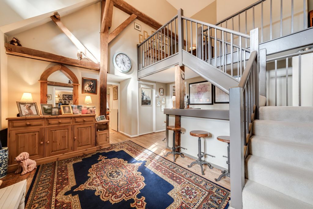 Property photo 2 of 27 Entrance Hall