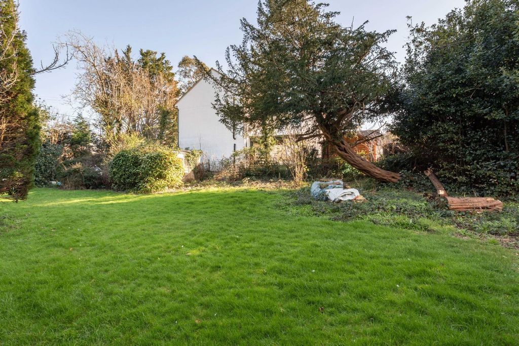 Property photo 2 of 16 75 London Road-1.Jpg