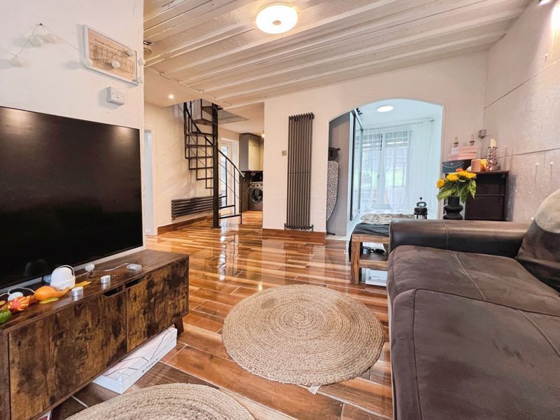 Property photo 2 of 24 Lounge