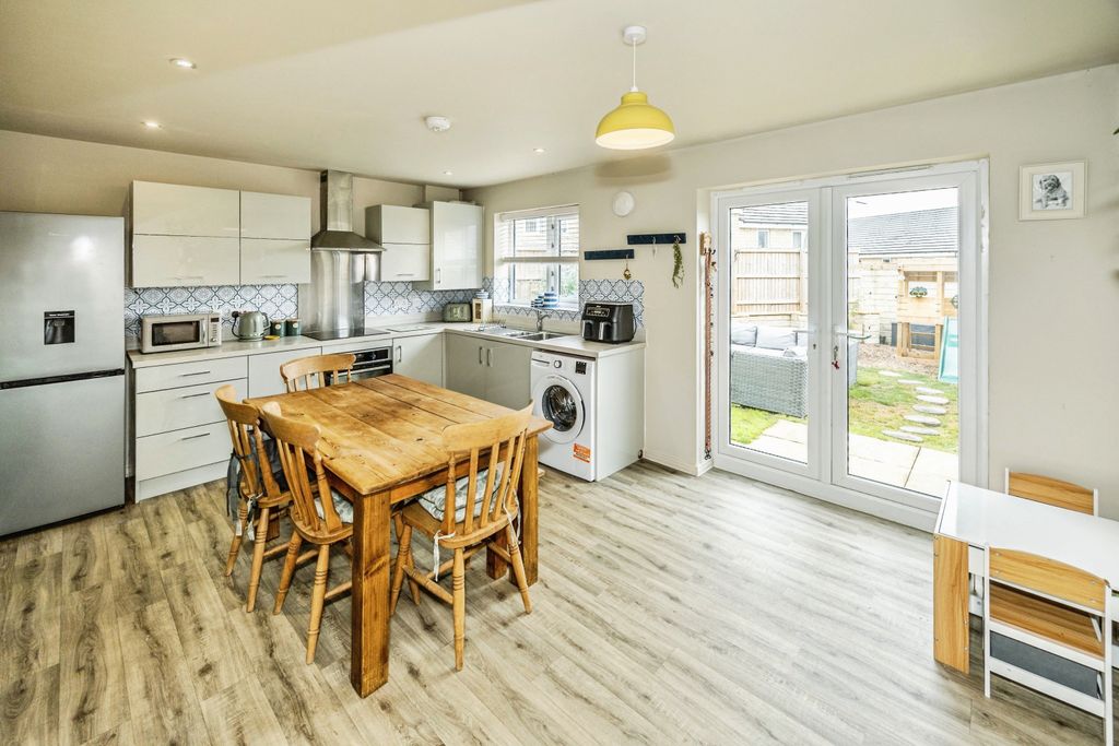 Property photo 2 of 20 60Fvhudds-170826-18