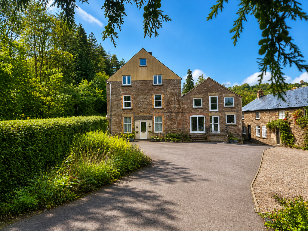Property photo 1 of 34