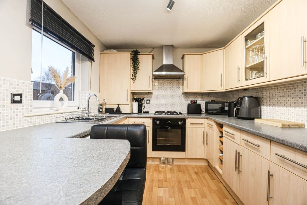 Property photo 3 of 12 Dining Kitchen