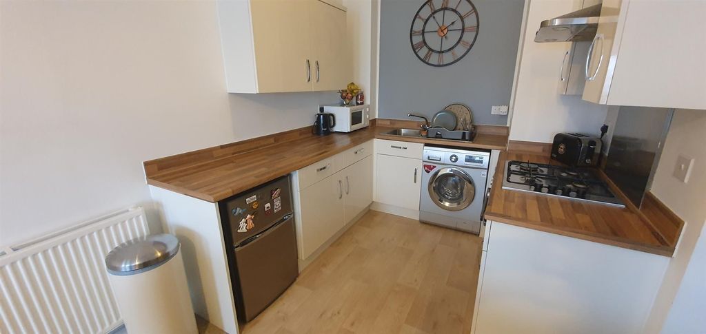 Property photo 2 of 9