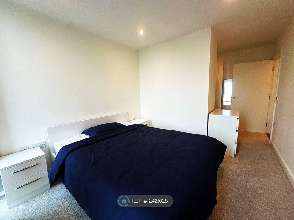 Property photo 3 of 18 Main Bedroom