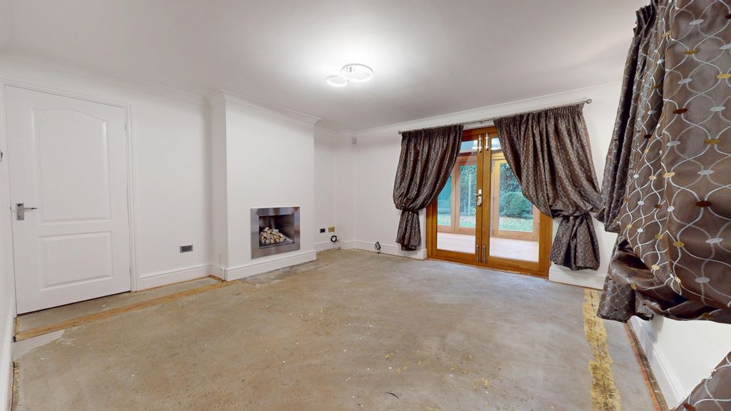 Property photo 3 of 33 4619774