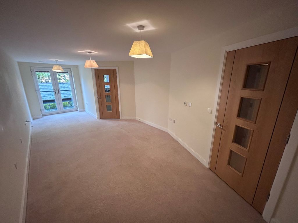 Property photo 2 of 11 Lounge