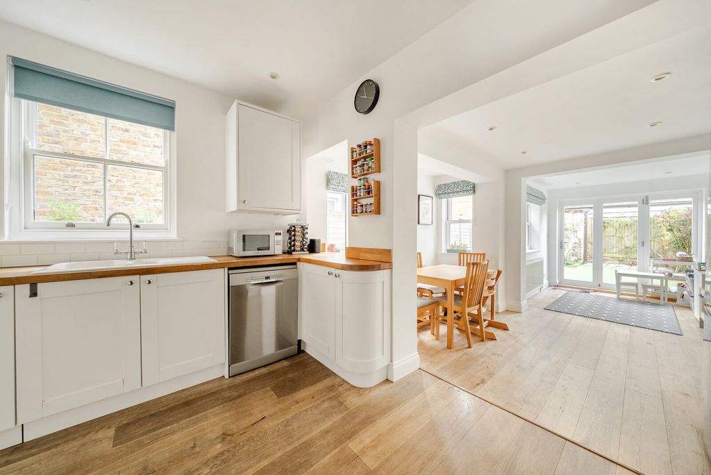 Property photo 3 of 15 Kitchen/Dining Room