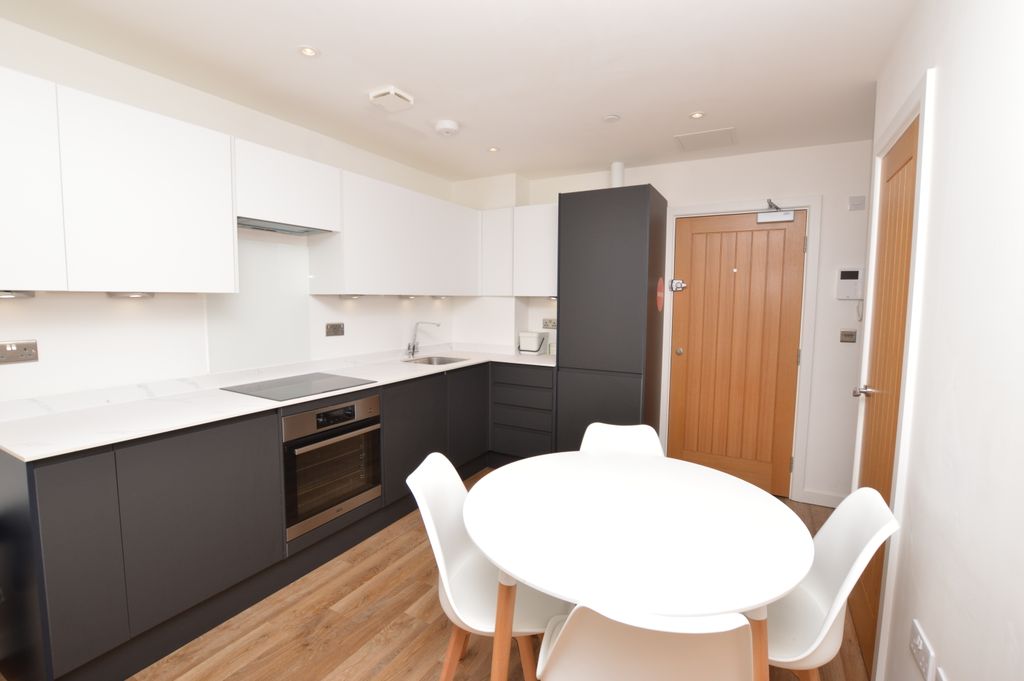 Property photo 2 of 7 Kitchen
