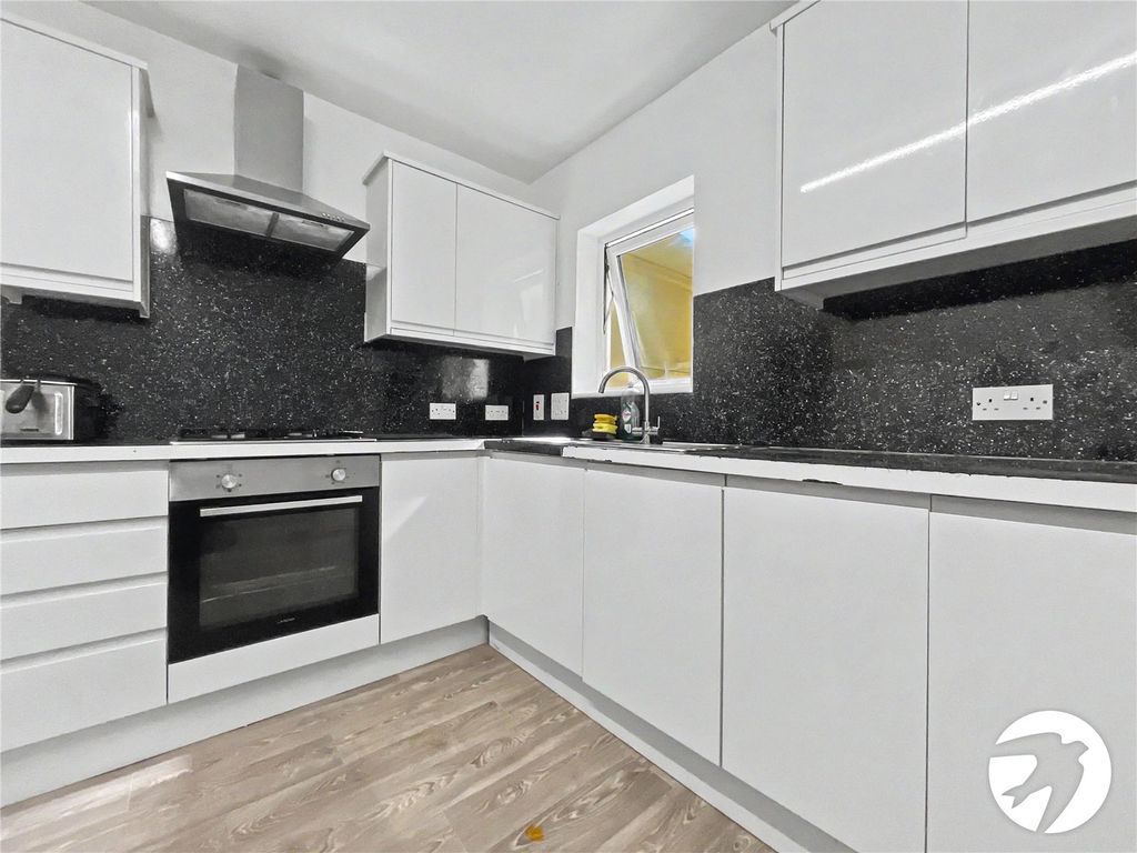 Property photo 2 of 12 Picture No. 13