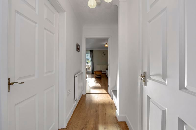 Property photo 3 of 19 Entrance Hall