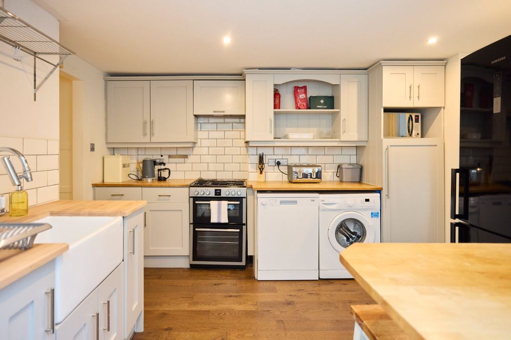 Property photo 3 of 18 Picture No. 32