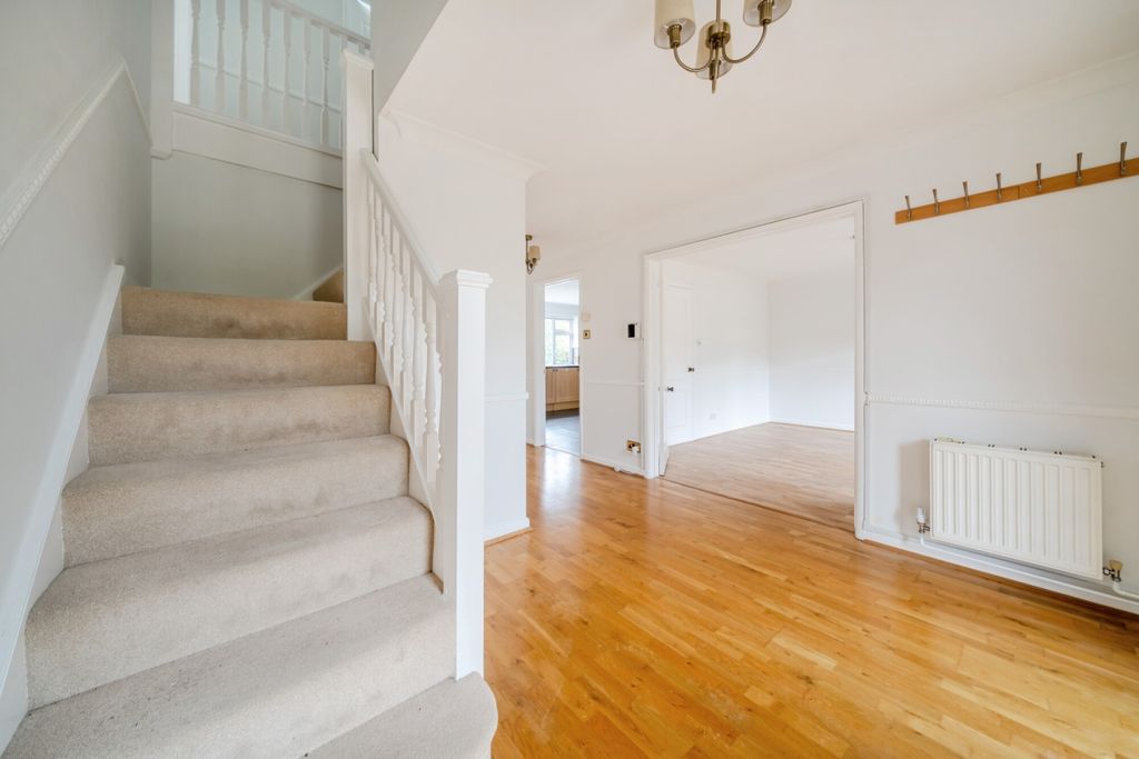 Property photo 2 of 18 Norton Park