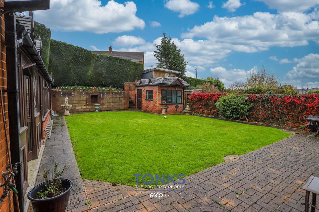 Property photo 2 of 25